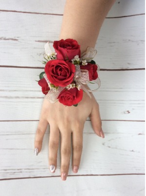 RED SPRAY ROSE WRIST CORSAGE 