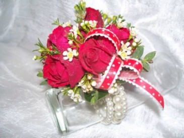 Red Spray Roses Wrist Corsage