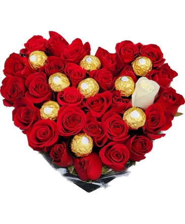 Red sweet heart box Roses in Norwalk, CA | Norwalk Florist by Patty's Pretty Flowers