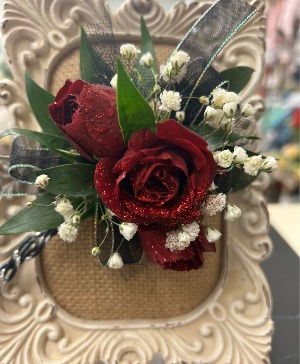 Red sweetheart roses Wristlet 