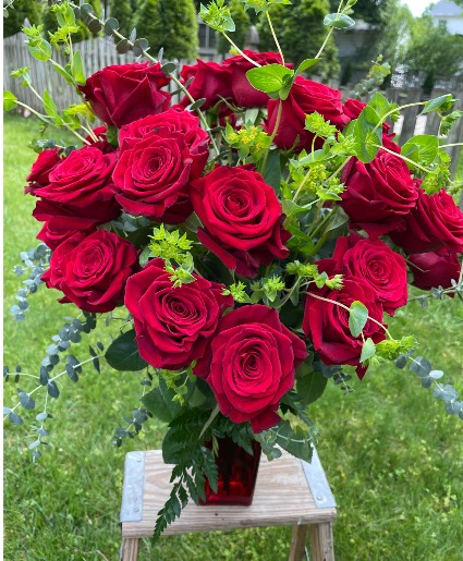 Red Vase Roses 