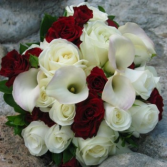red &white wedding bouquet bride bouqtuet