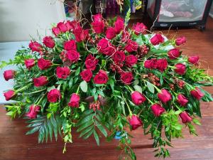 Regal Roses Casket Spray in Henderson, TX | RAYFORD FLORIST & GIFTS Regal Roses Casket Spray in Henderson, TX | RAYFORD FLORIST & GIFTS