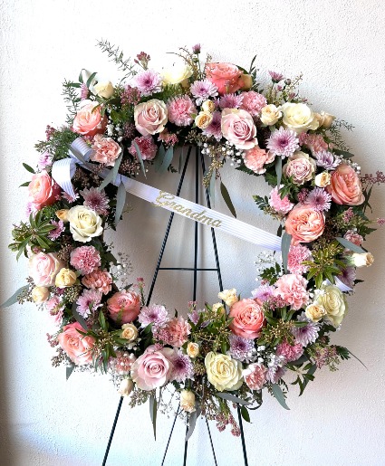 Ring of Roses Wreath Easel