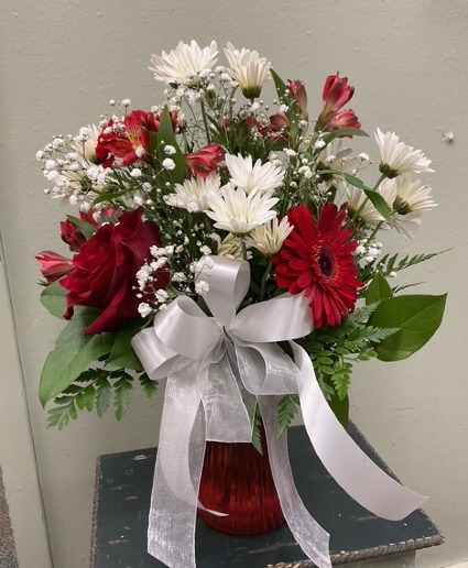 ROMANTIC RED VASED ARRANGEMENT