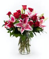 Romantic Rose and Lily bouquet 