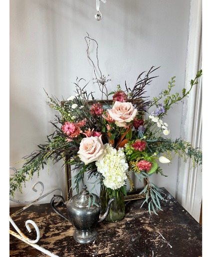 Roots Signature Wild Arrangement Designer's Choice