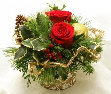 Rose and Holly Gold bowl Christmas