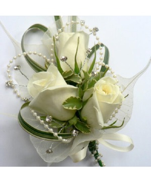 Rose and pearl pin on corsage 