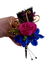 Rose and wire Pin-on