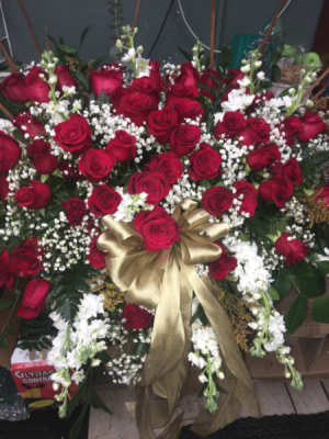 Rose beauty Standing Rose Arrangment in Ozone Park, NY | Heavenly Florist Rose beauty Standing Rose Arrangment in Ozone Park, NY | Heavenly Florist