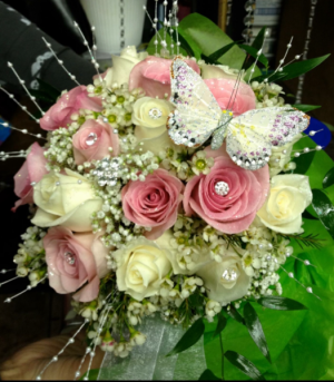 Rose cluster Magical rose arrangement in Ozone Park, NY | Heavenly Florist Rose cluster Magical rose arrangement in Ozone Park, NY | Heavenly Florist
