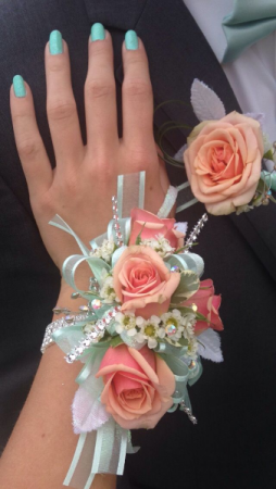 ROSE CORSAGE & BOUTONNIERE SET  in Richland, WA | ARLENE'S FLOWERS AND GIFTS