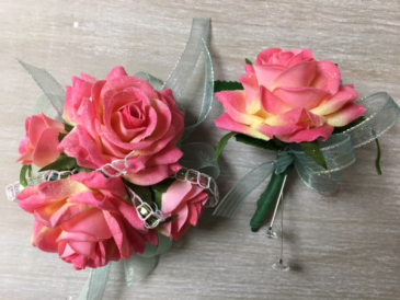 P100 - Rose Corsage set Wrist Corsage and Boutonniere in Cherokee, IA | Blooming House