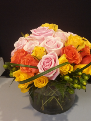 SUNNY DAYS 20 Yellow, pink and orange roses 