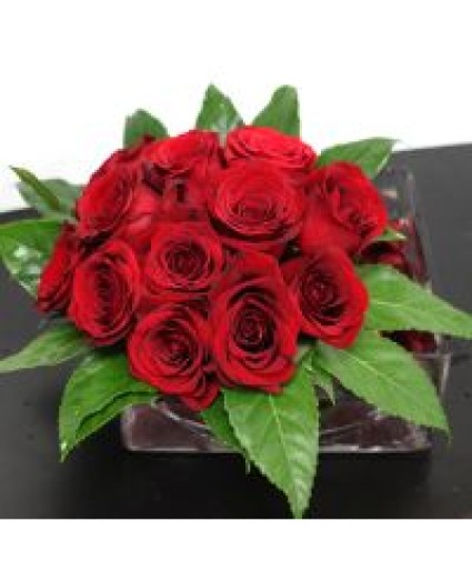 Rose Pavé with Leaf Collar Vase Arrangement