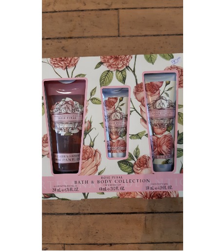 Rose Petal Bath and Body Collection Pamper me kit
