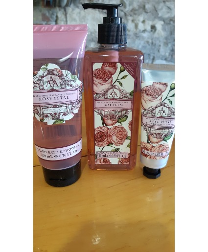 Rose Petal Somerset Bath and Pamper Kit Gift Set