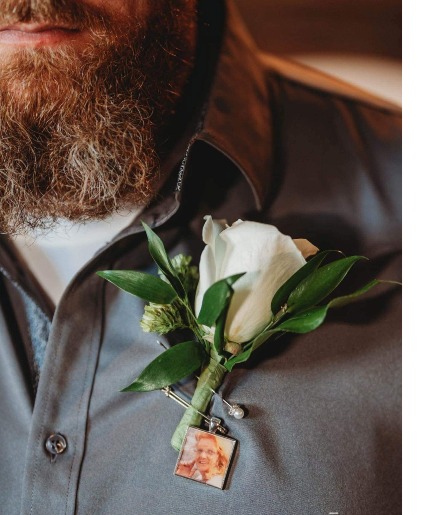 Rose with special touch Pin-on