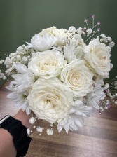 Roses and Daisies Handheld Bouquet 