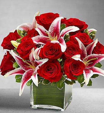 Roses and Lily Cube Lastest Style and Fashion Trendy Arrangement