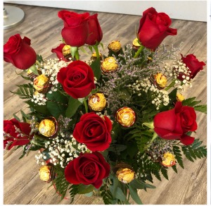 Roses and Rochers  Vase 