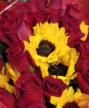 Roses and Sunflowers   in Nederland, TX | Harris Florist