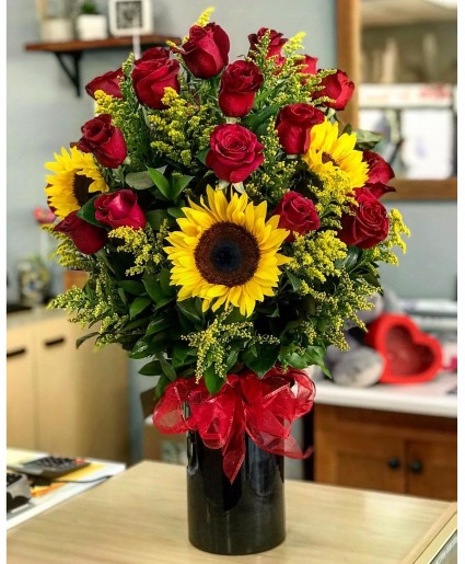 Roses and Sunflowers Deluxe Bouquet 