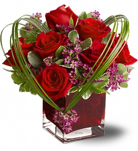 Roses arrangement in a cube with heart **HOT PICK ITEM**
