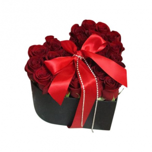 Roses in heart box grandiour 