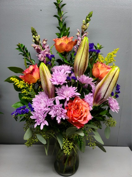 Roses lilies Fresh Flower Arrangement 