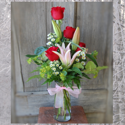 Roses & Lily Woodland Vase Fresh