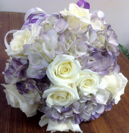 Roses & Mixed Flowers Handheld Bouquet