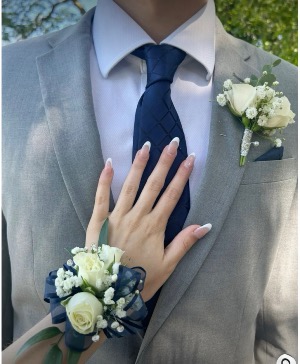 Roses set for prom  
