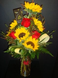Roses & Sunflowers Vase of flowers