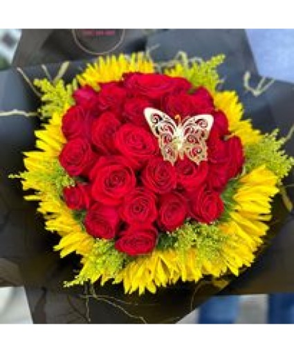 roses with sunflowers bouquet 