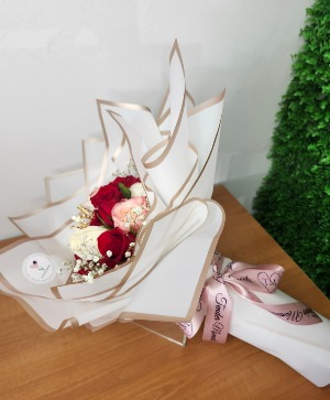 ROSES Wrapped Bouquet (18-24 Mixed) Wrapped Bouquet