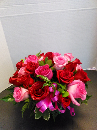 Rosy Combo Combo Rose Bouquet in Cube Vase