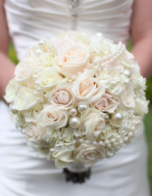 Vintage Glam Add Some Pearls and Jewels in Oakville, ON | ANN'S FLOWER BOUTIQUE-Wedding & Event Florist Vintage Glam Add Some Pearls and Jewels in Oakville, ON | ANN'S FLOWER BOUTIQUE-Wedding & Event Florist