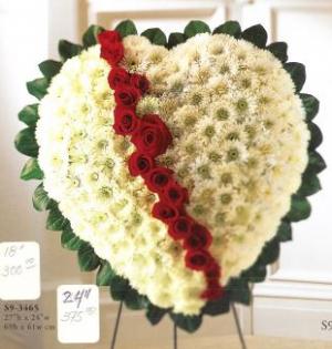 S9-3465 Broken Heart Solid Heart Wreath Easel