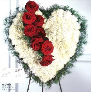 S9-3580 Solid White Carnations Roses Heart Wreath Easel