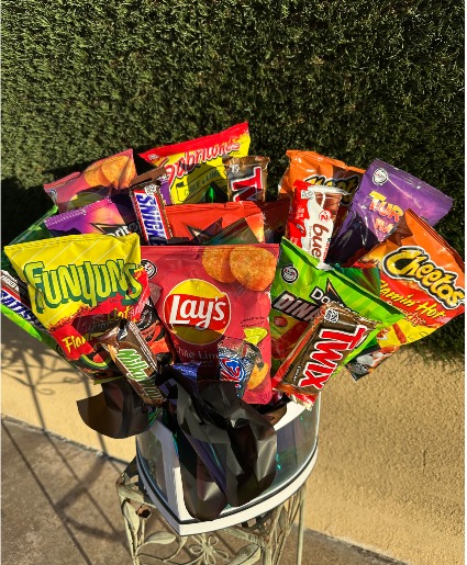 Sabritas Y Chocolate Snack Basket