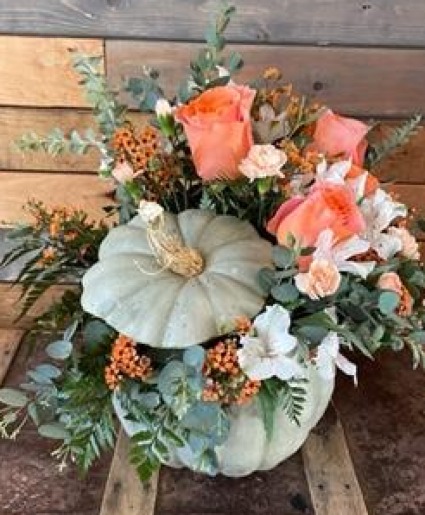 sage green pumpkin table arrangment 