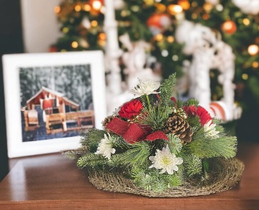 Santa's Centerpiece  in Yankton, SD | Pied Piper Flowers & Gifts