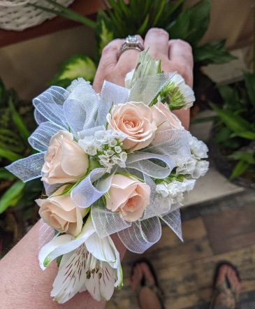 CHOOSE YOUR OWN COLORS Wrist corsage with bow in Kirtland, OH | Kirtland Flower Barn