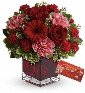 Scarlett Red Fresh arrangement sold in 2 sizes only