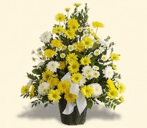 YELLOW AND WHITE WONDER SYMPATHY ARRANGEMENT Shades of yellows and whites