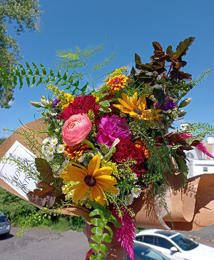 Seasonal Bouquet Designer Choice  Cheerful 