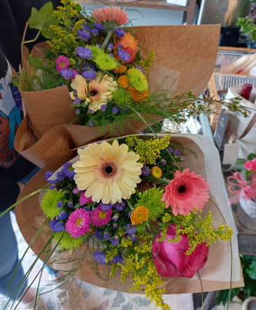 Seasonal Bouquet Designer's Choice in Glastonbury, CT | THE FLOWER DISTRICT