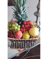 SEASONAL FRUIT BASKET. 24 HOURS ADVANCE NOTICE PLS.